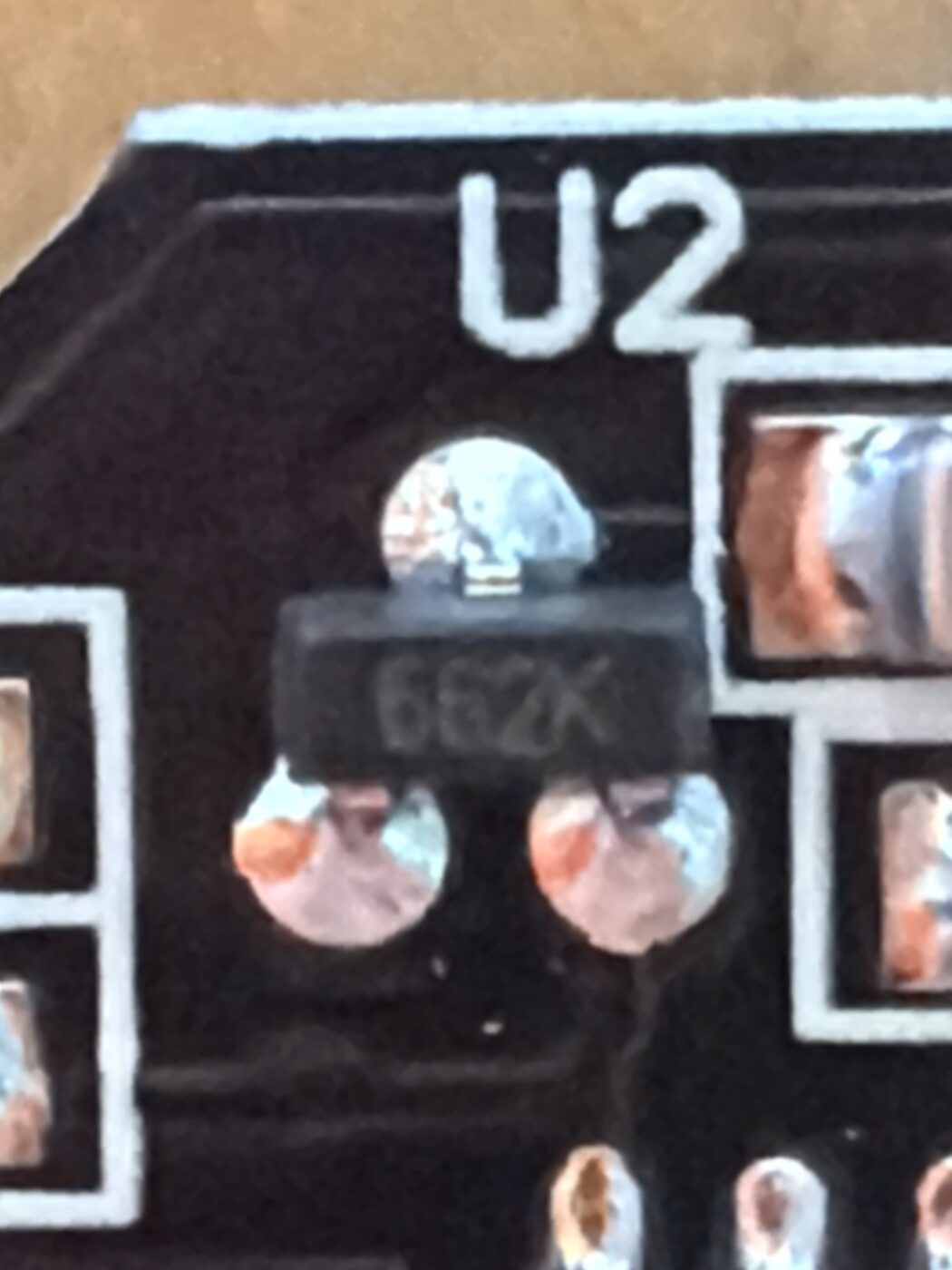 662K voltage regulator at U2